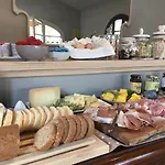 Vakantieboerderij Tra Gli Ulivi, Chiappini Winery *